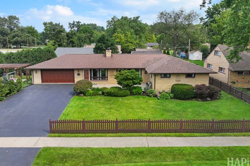 365 Woodland Dr, Grayslake, IL, 60030-1449 | Card Image