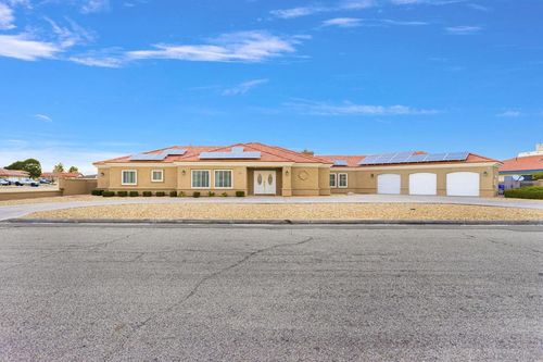 14492 Mast Ln, Helendale, CA, 92342-9744 | Card Image