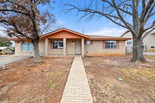 618 Cross Mountain Dr, Fredericksburg, TX, 78624-2675 | Card Image