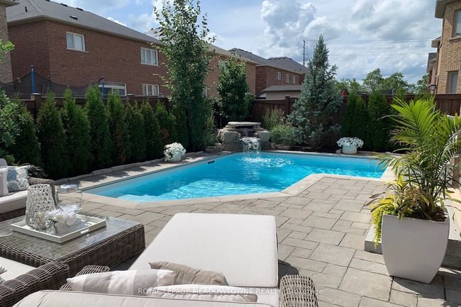 729 Wettlaufer Terr, House other with 5 bedrooms, 4 bathrooms and 2 parking in Milton ON | Image 39