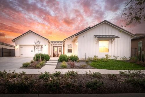 1048 Beaver Pond Loop, Madera, CA, 93636-9058 | Card Image