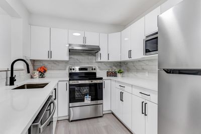 218 - 15268 105 Ave, Condo with 1 bedrooms, 1 bathrooms and 1 parking in Surrey BC | Image 3