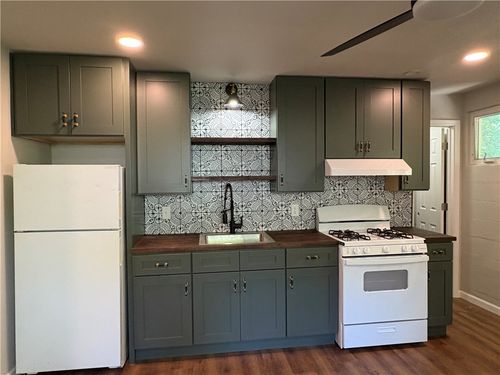 a2-101 S West Ave, Fayetteville, AR, 72701-5826 | Card Image