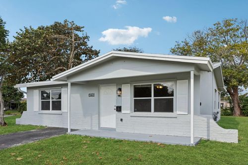 6901 Nw 28th St, Sunrise, FL, 33313-2017 | Card Image