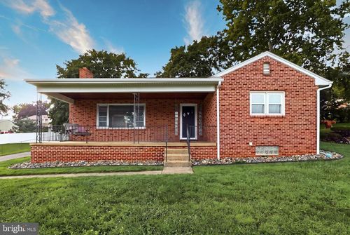 520 Woodland View Dr, YORK, PA, 17406-3250 | Card Image