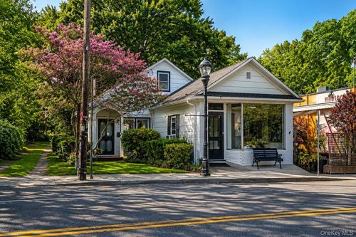 1550 Main Rd, Riverhead, NY, 11901-6021 | Card Image