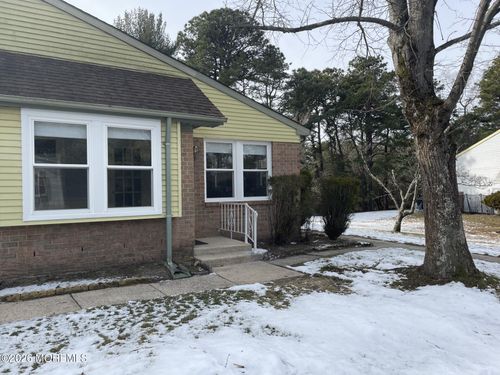 61-19 Medford Rd, Whiting, NJ, 08759-3842 | Card Image