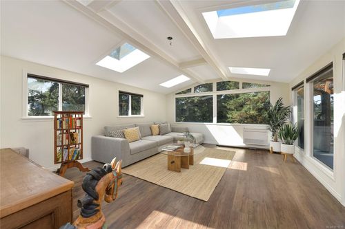 2582 Rainville Rd, Victoria, BC, V9B3N1 | Card Image