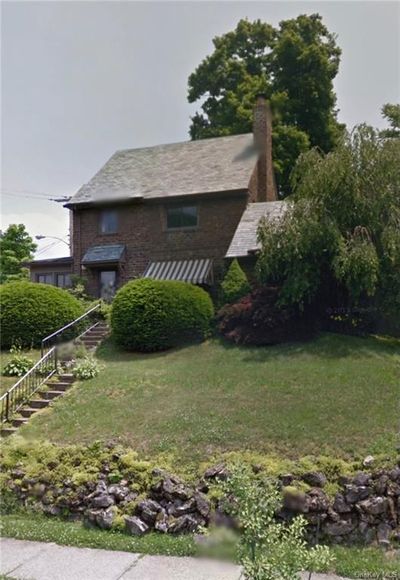 View of front of property featuring a front lawn | Image 1