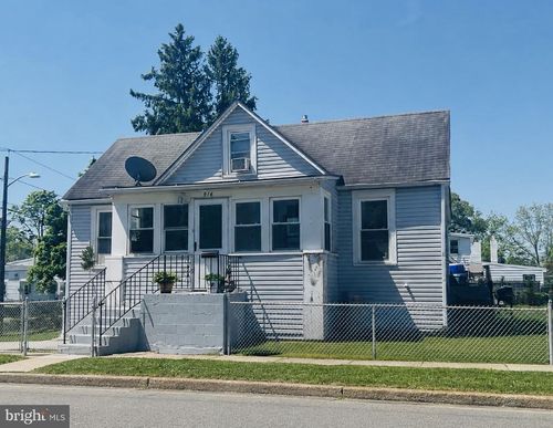 916 Walnut St, Burlington, NJ, 08016-2616 | Card Image