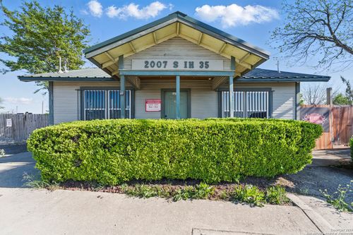 2007 Interstate 35 S, New Braunfels, TX, 78130-6813 | Card Image