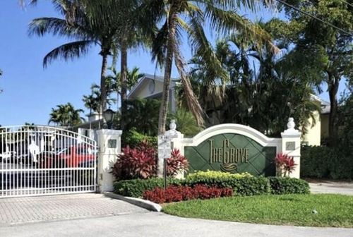 2660 Ne 8th Ave, Wilton Manors, FL, 33334-2584 | Card Image