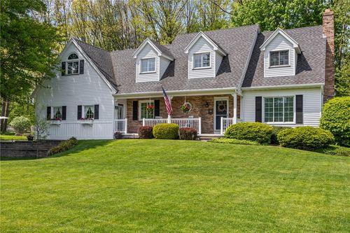 4 Woodbriar Ln, Rochester, NY, 14624-4136 | Card Image