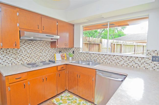823 Timber Cove Dr, House other with 3 bedrooms, 2 bathrooms and 2 parking in Seabrook TX | Image 10