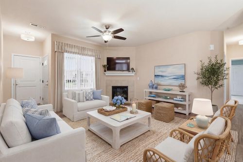 W197N16894 Stonewall Dr, Jackson, WI, 53037-8616 | Card Image