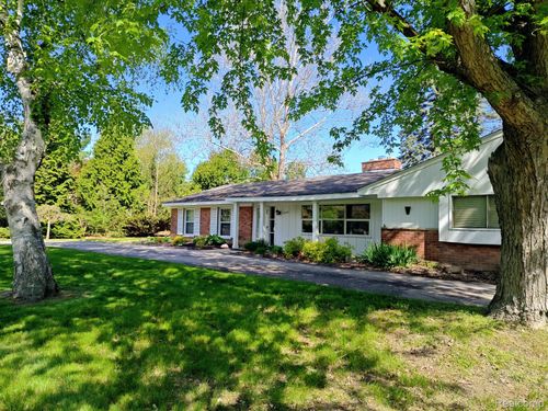 4044 Country Club Dr, Bloomfield Hills, MI, 48301-3121 | Card Image