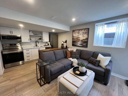 lower-40 Cupples Farm Lane, Mount Albert, ON, L0G1M0 | Card Image