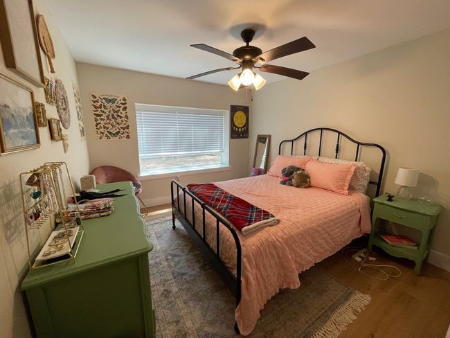 Tiny Home bedroom | Image 31