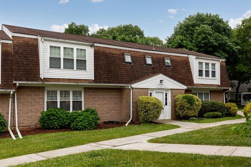 2i-9 Pleasant Park Ave, Hyannis, MA, 02601-3482 | Card Image
