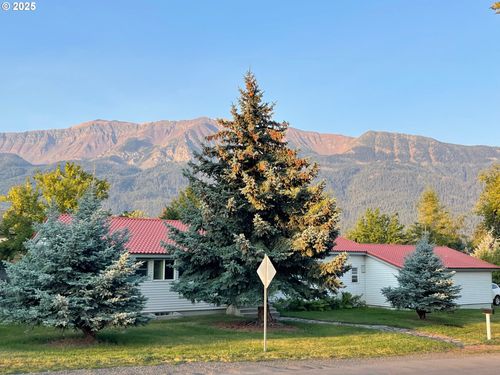 100 W 10th St, Joseph, OR, 97846-8304 | Card Image