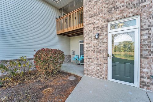 4834 W Maple Leaf Circle, Greenfield, WI, 53220 | Card Image