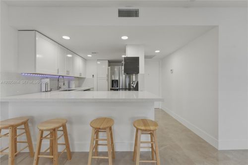 17-3702 Ne 171st St, North Miami Beach, FL, 33160-3080 | Card Image