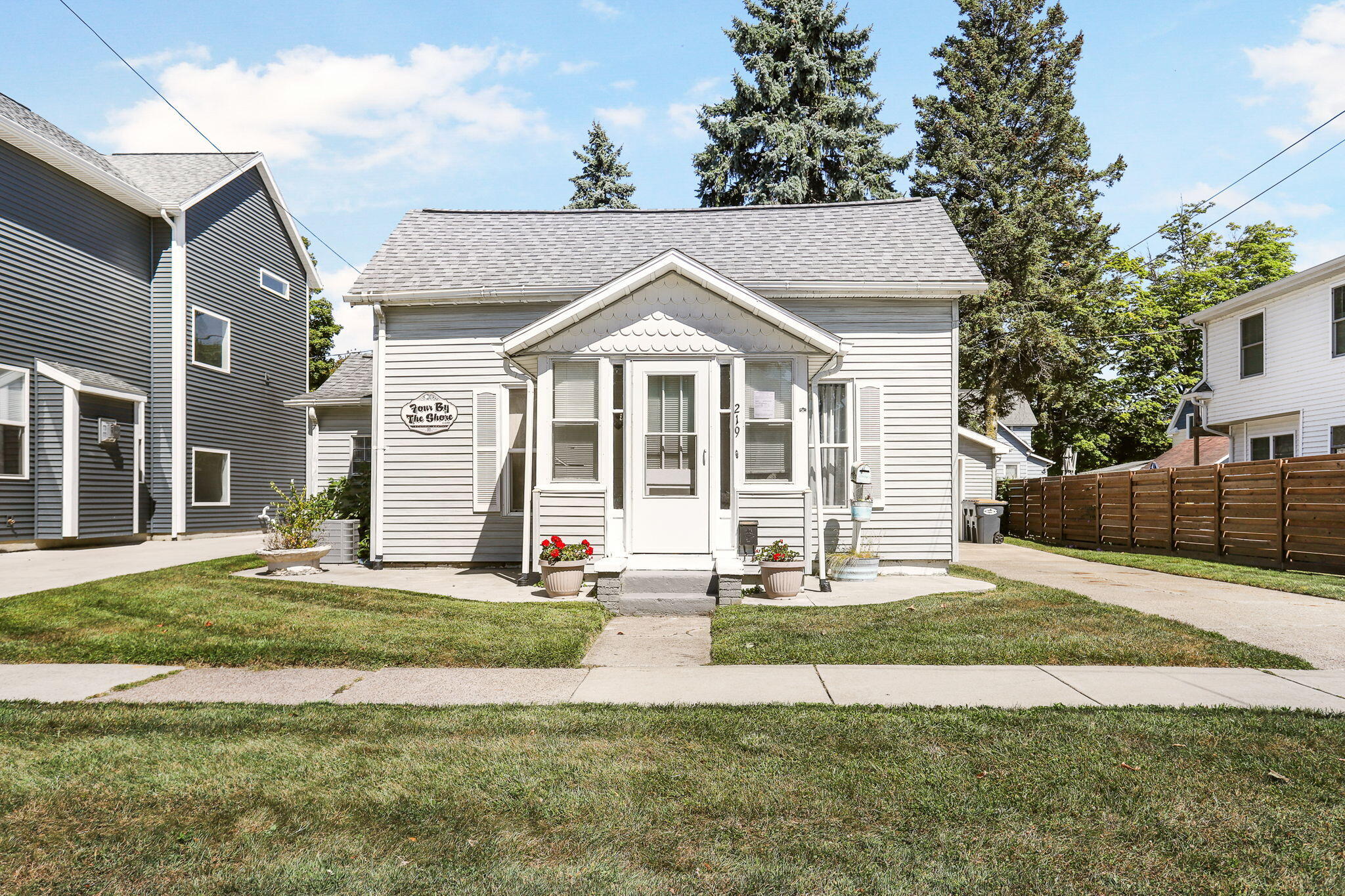Superior St, South Haven, MI 49090