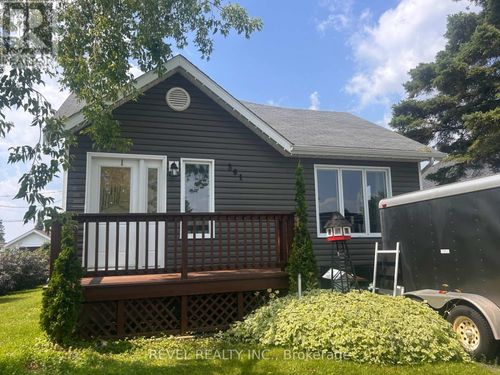 361 Eleventh Ave, Cochrane, ON, P0L1C0 | Card Image