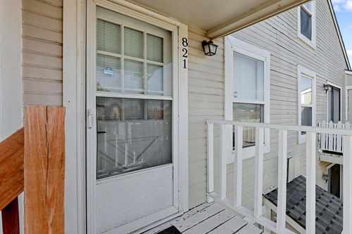 1717 S Cypress St, Wichita, KS, 67207-5549 | Card Image