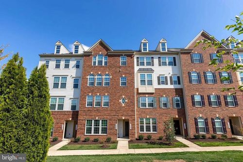 7584 Brunson Cir, Gainesville, VA, 20155-4914 | Card Image