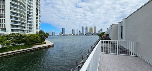 apt-32-3745 Ne 171st St, North Miami Beach, FL, 33160-3088 | Card Image