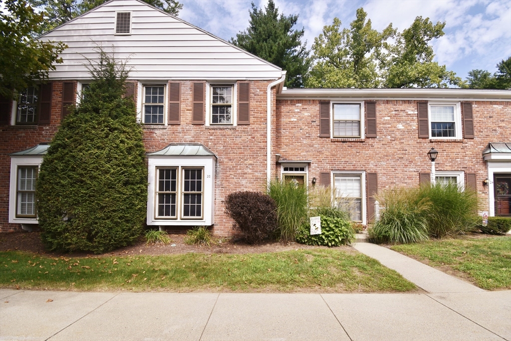 Smithfield Ct, Springfield, MA 01108