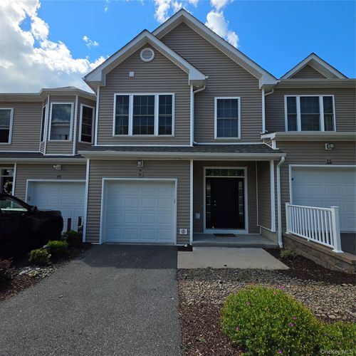 31 Pinto Rd W, Middletown, NY, 10941-1320 | Card Image