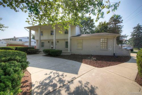 27925 Arlington Dr, Southfield, MI, 48076-5607 | Card Image