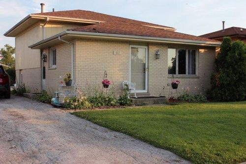 911 E 152nd St, Phoenix, IL, 60426-2533 | Card Image