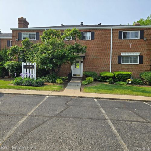 153-770 E Fox Hills Dr, Bloomfield Hills, MI, 48304-1306 | Card Image