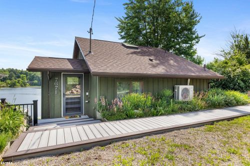 7671 Osborne Dr, Millington, MI, 48746-9685 | Card Image