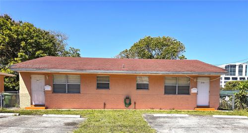 211 Se 10th St, Hallandale Beach, FL, 33009-7118 | Card Image