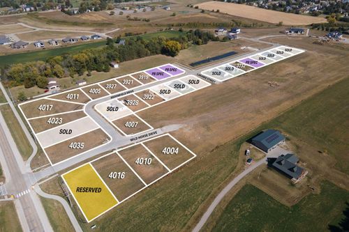 4016 Wild Horse Dr, Cedar Falls, IA, 50613-8353 | Card Image