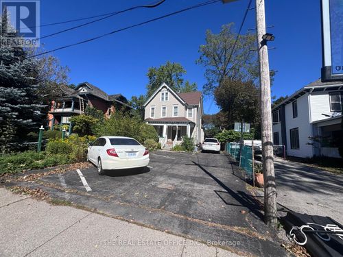 4327 Simcoe St, Niagara Falls, ON, L2E1T5 | Card Image