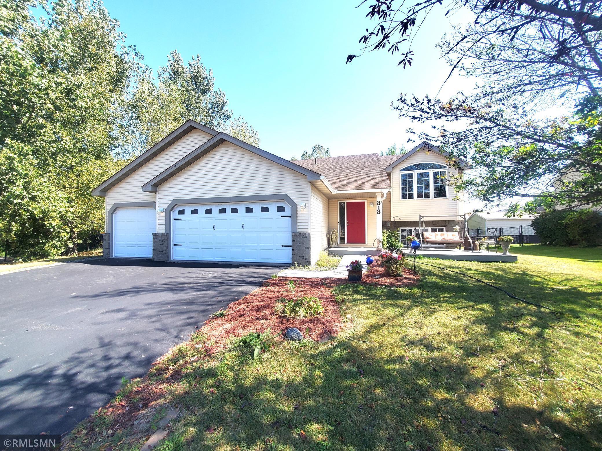 11th St, Farmington, MN 55024