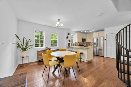15-2850 Coconut Ave, Miami, FL, 33133-3798 | Card Image