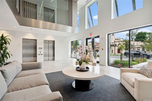 205-218 Middle Neck Rd, Great Neck, NY, 11021-1126 | Card Image