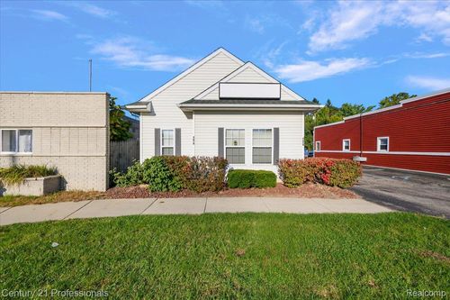 4678 Dixie Hwy, Waterford Twp, MI, 48329-3517 | Card Image