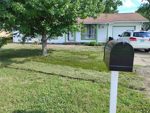 609 E Garfield St, Iola, KS, 66749-2033 | Card Image