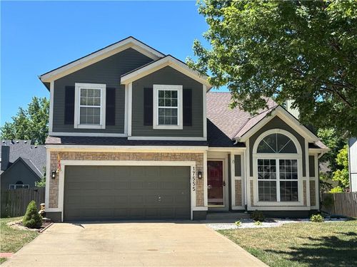 17555 W 111th Ct, Olathe, KS, 66061-9347 | Card Image