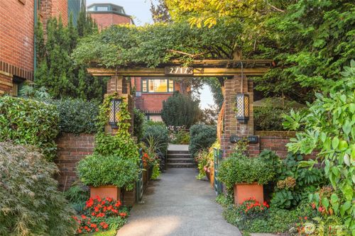 apt-304-2717 Franklin Ave E, Seattle, WA, 98102-3158 | Card Image