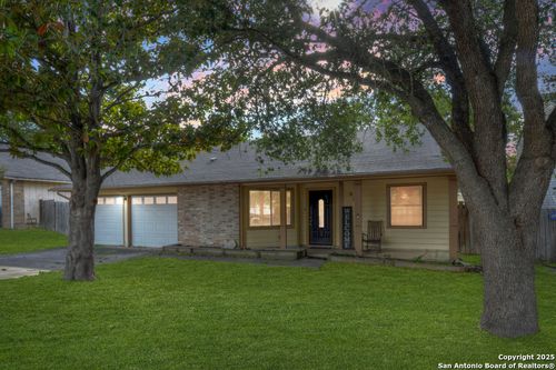 8132 Pioneer Oak, Converse, TX, 78109-1727 | Card Image