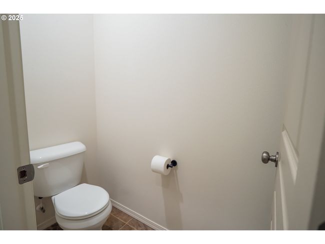 1067 S 55 Th St, House other with 3 bedrooms, 2 bathrooms and 2 parking in Springfield OR | Image 18