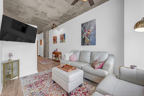 12406-5925 Almeda Rd, Houston, TX, 77004-7692 | Card Image